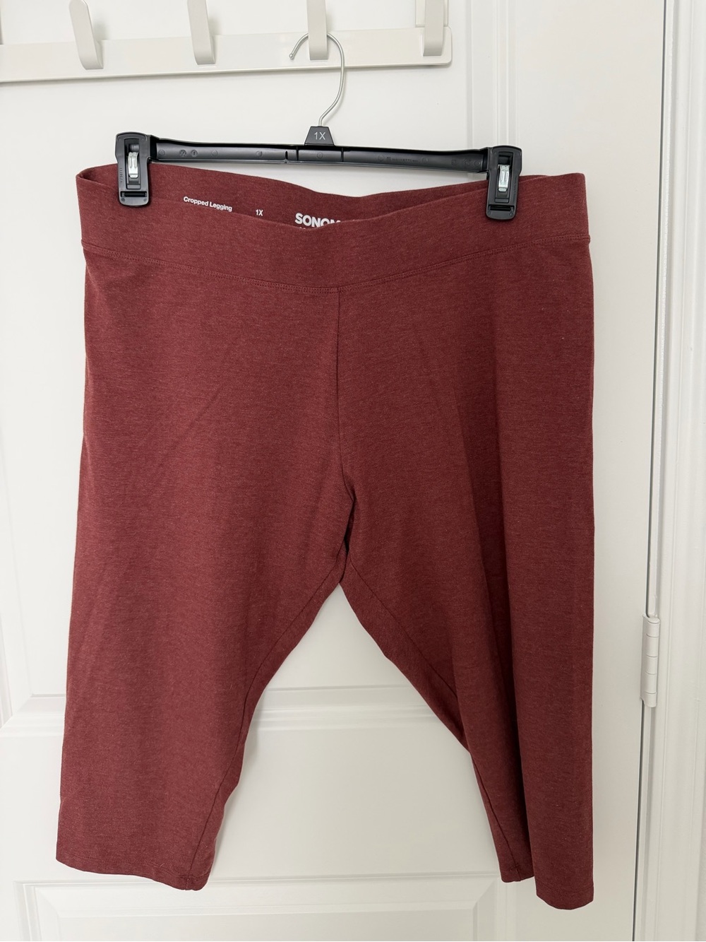 Sonoma Cropped Leggings in Wine Red